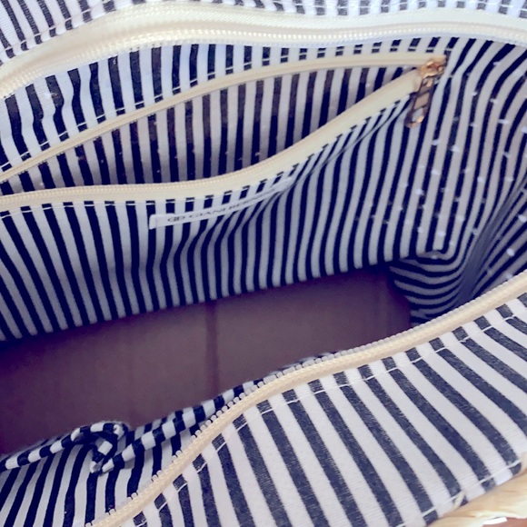 NWOT classic straw shoulder/tote Blue and White lining, zipper close. - Picture 2 of 7